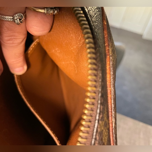 SOLD: Louis Vuitton Monogram Danube Crossbody w/ dust bag 💕Host Pick💕 - Picture 8 of 16